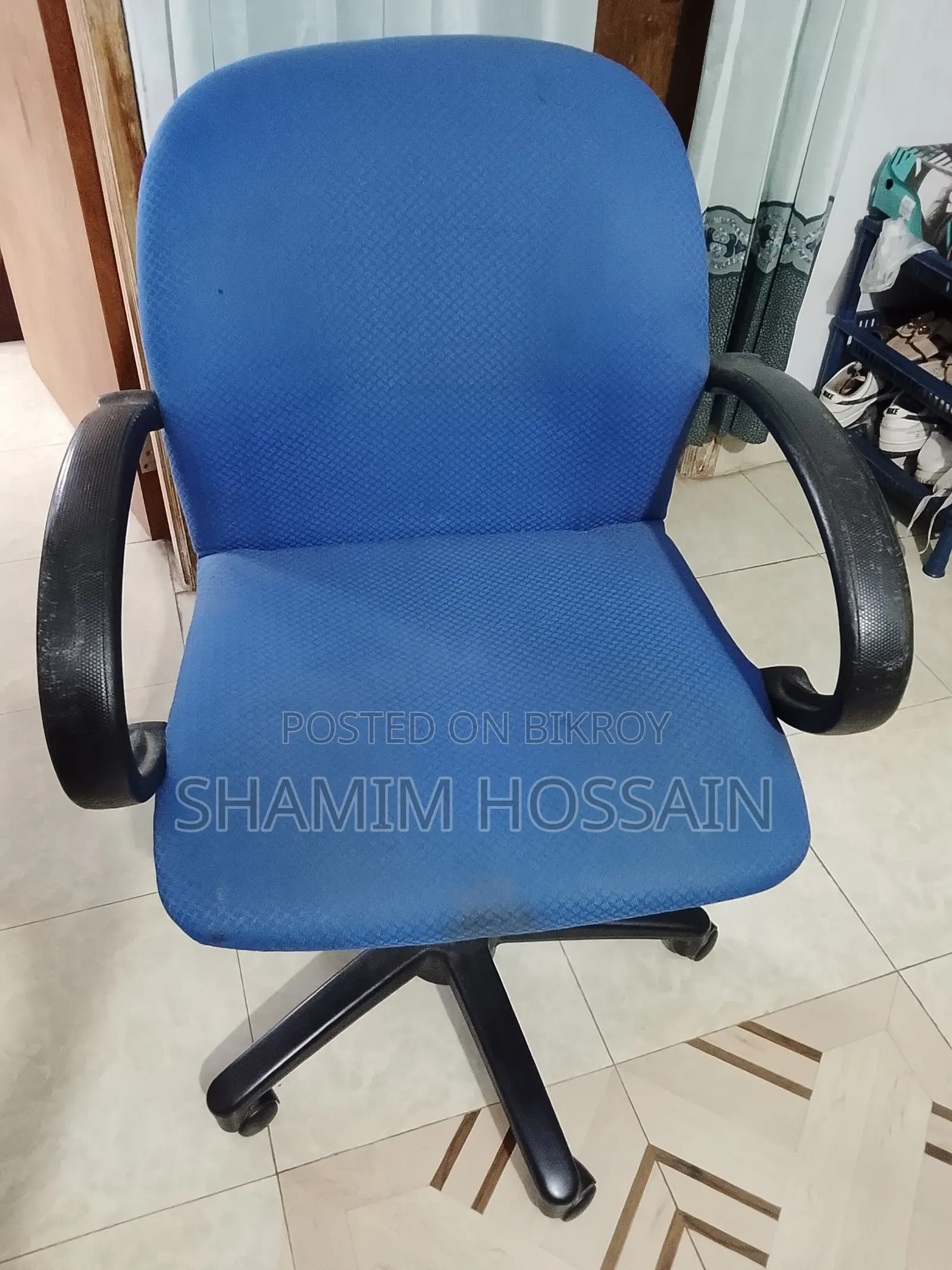 6 Revolving Executive Chairs for Sale