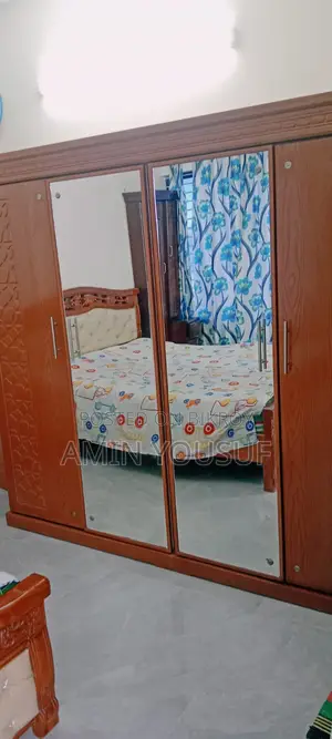 ৪ দরজার আলমারি