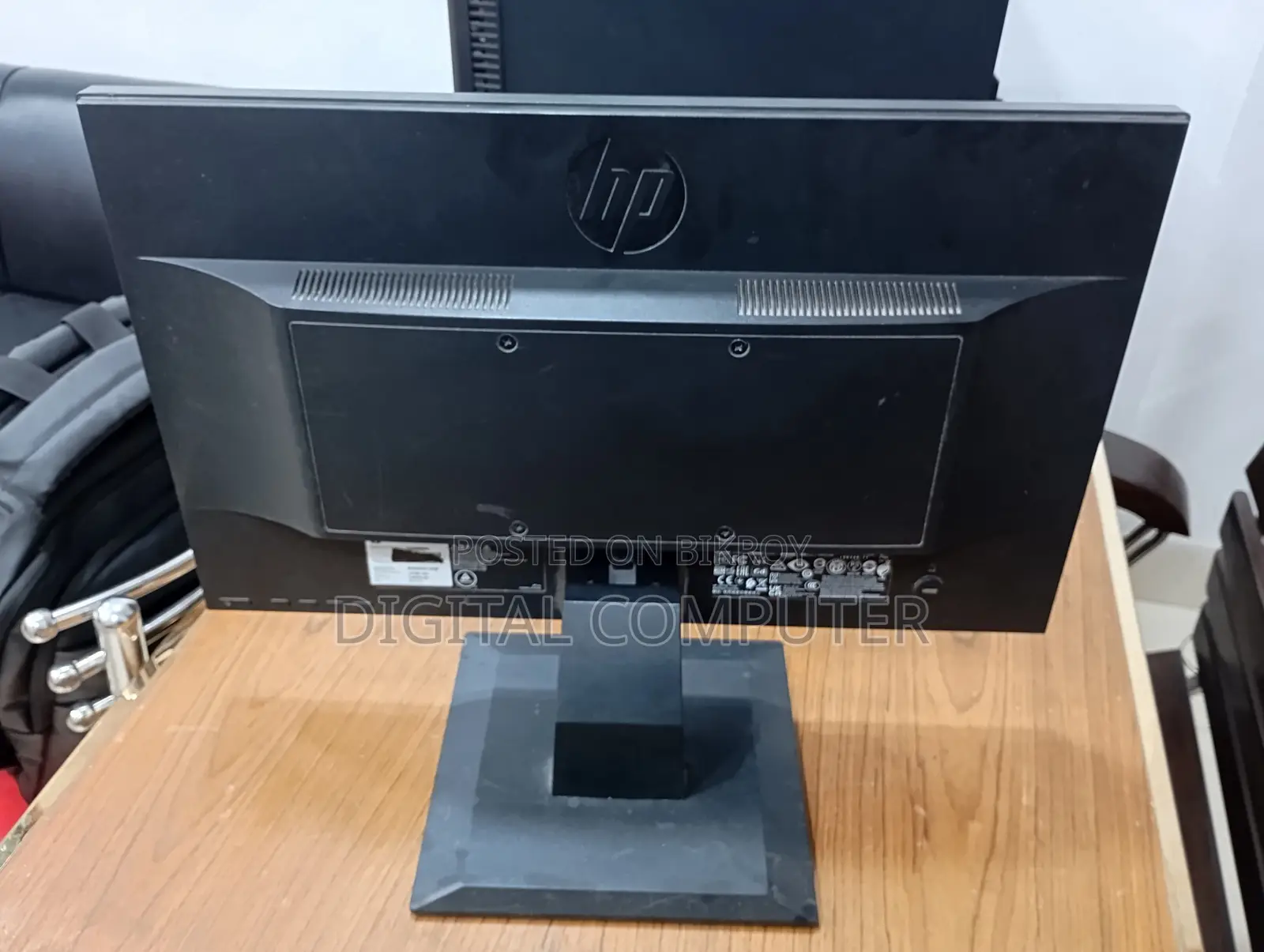HP P204v Monitor 19" Inch
