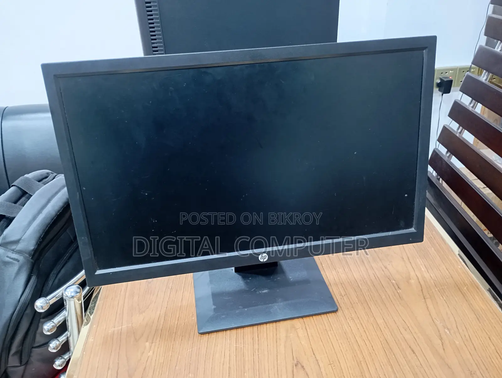 HP P204v Monitor 19" Inch