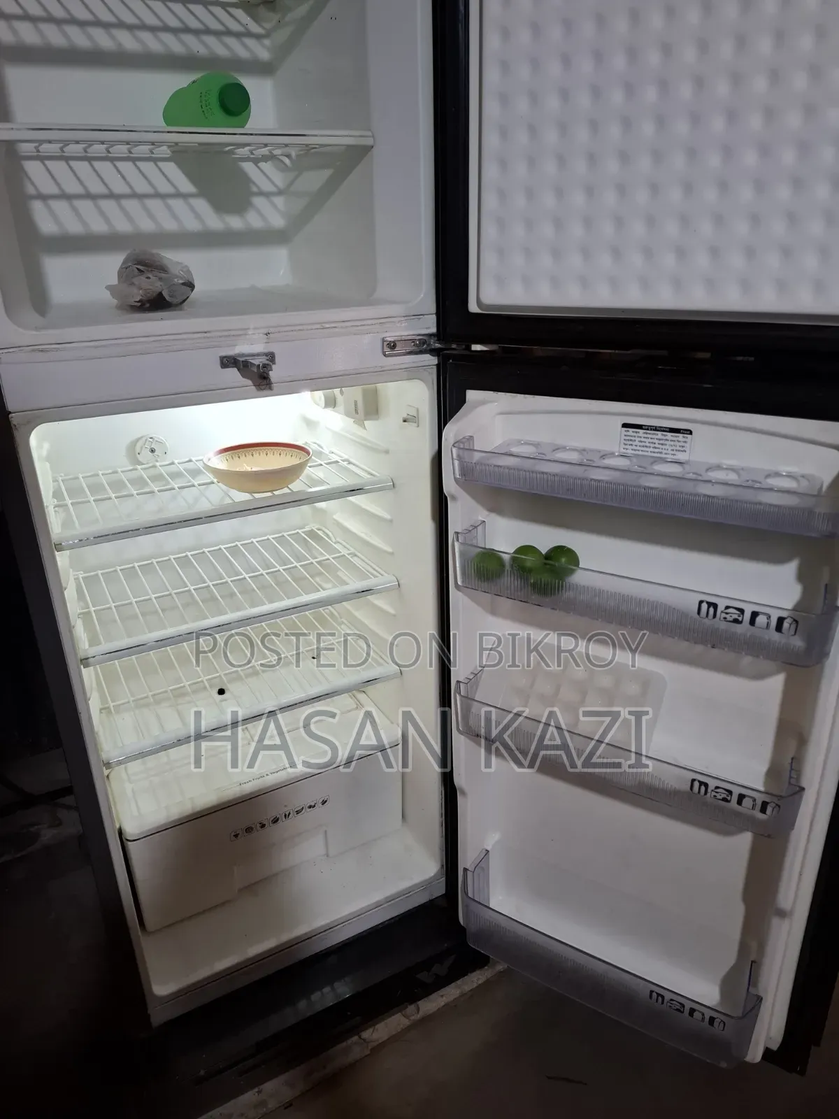 A very fresh fridge, no spots, completely wonderful color