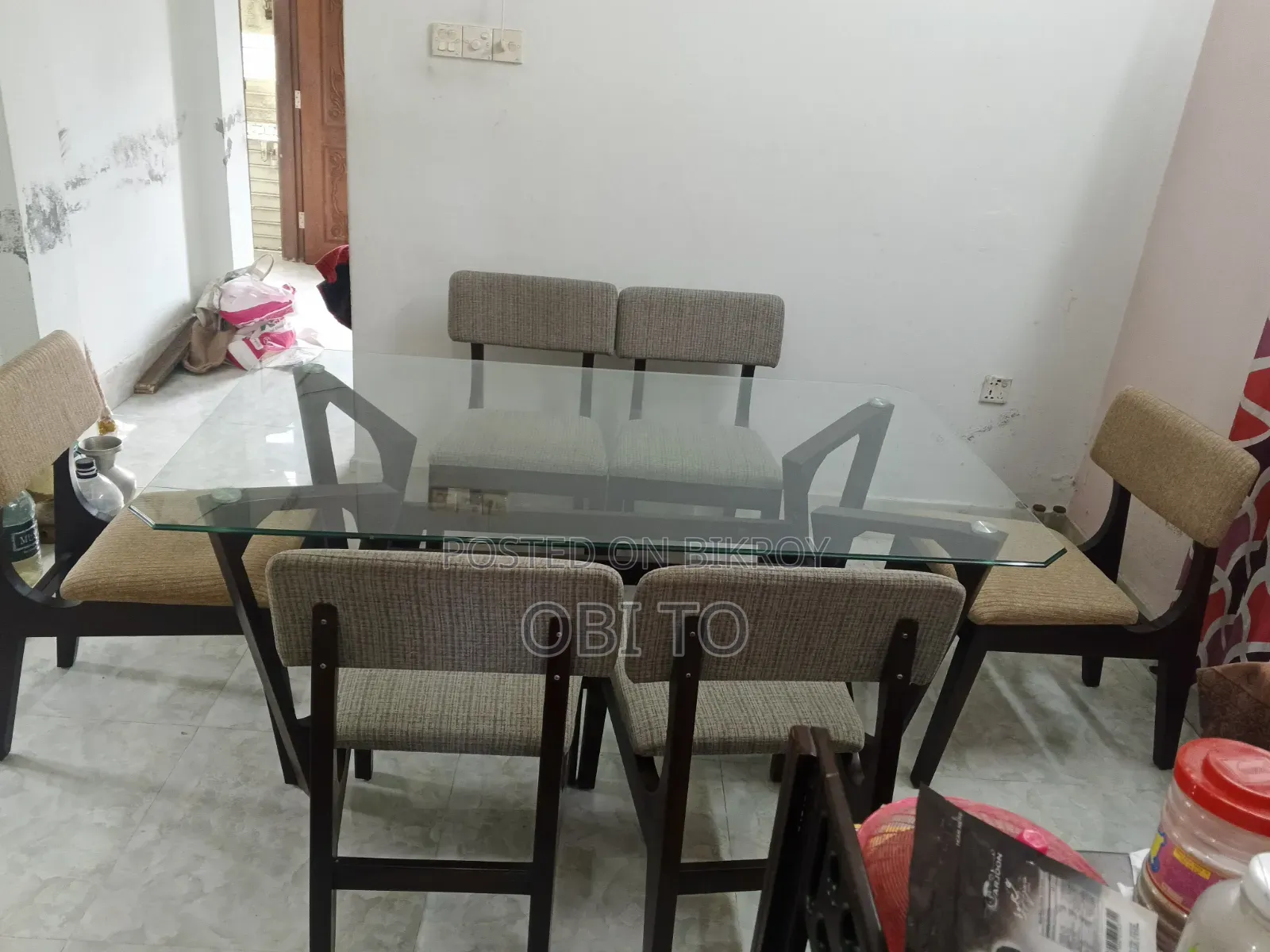 ডাইনিং টেবিল