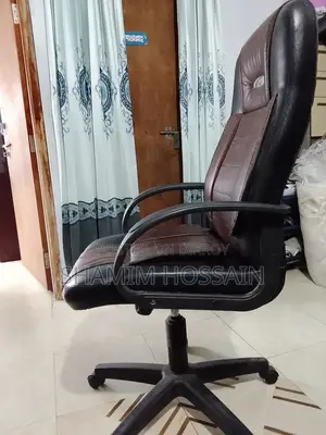 Sale of 1 Boss Chair