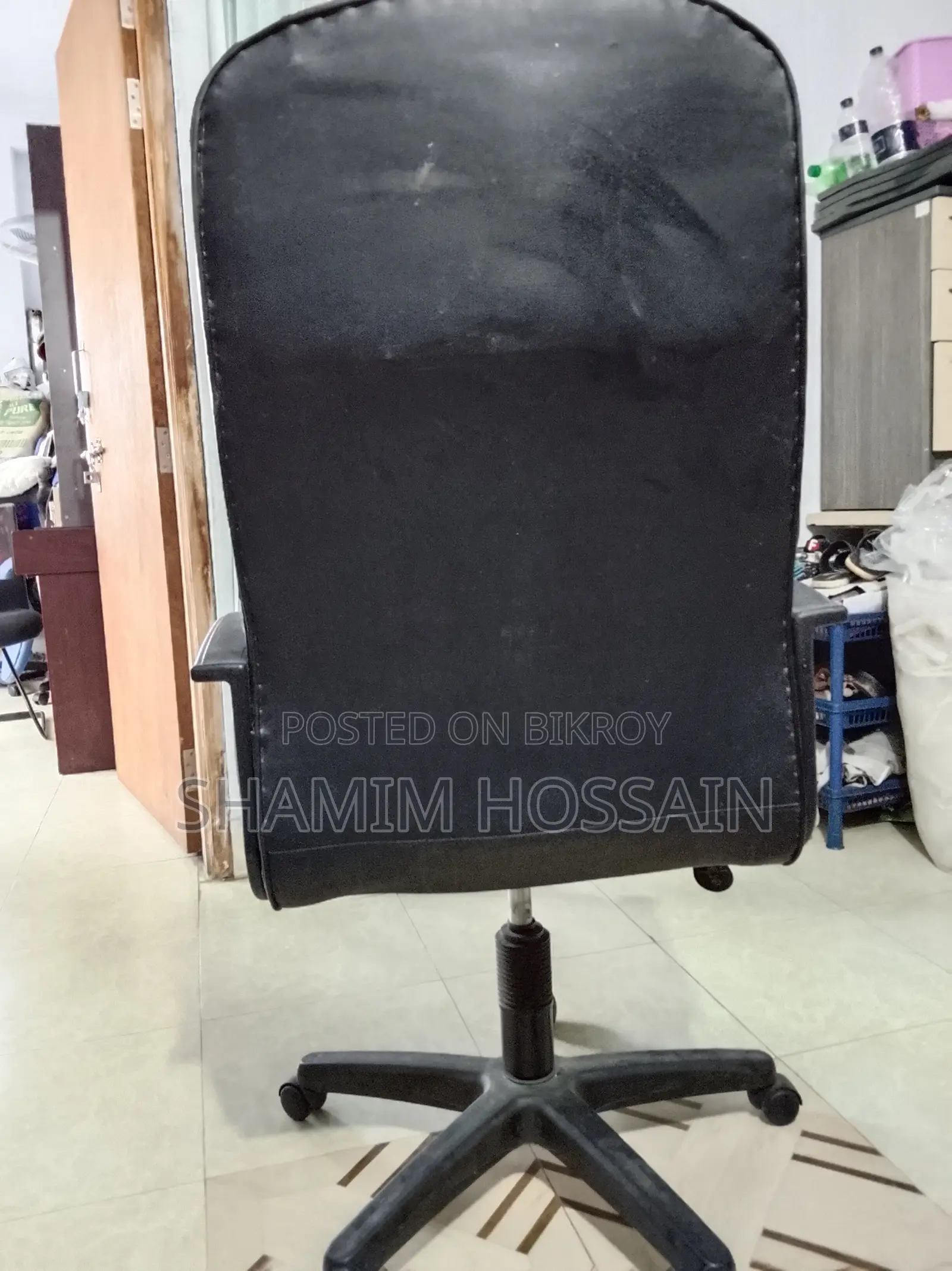 Sale of 1 Boss Chair