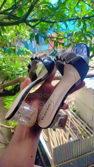 সেমি হিল স্যান্ডেল