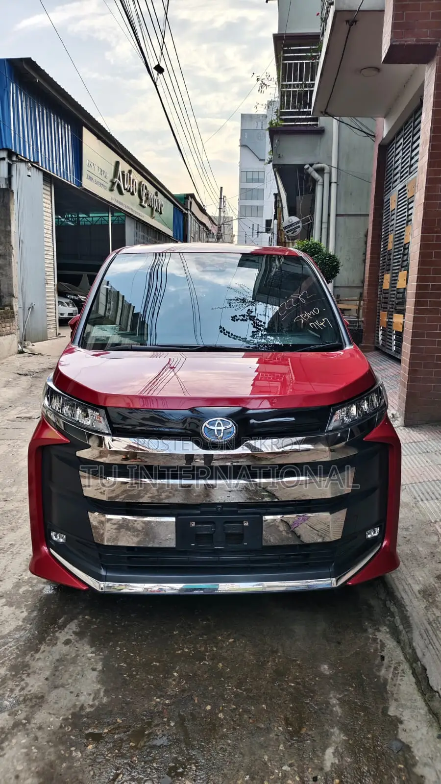 Toyota Noah 2023 Red