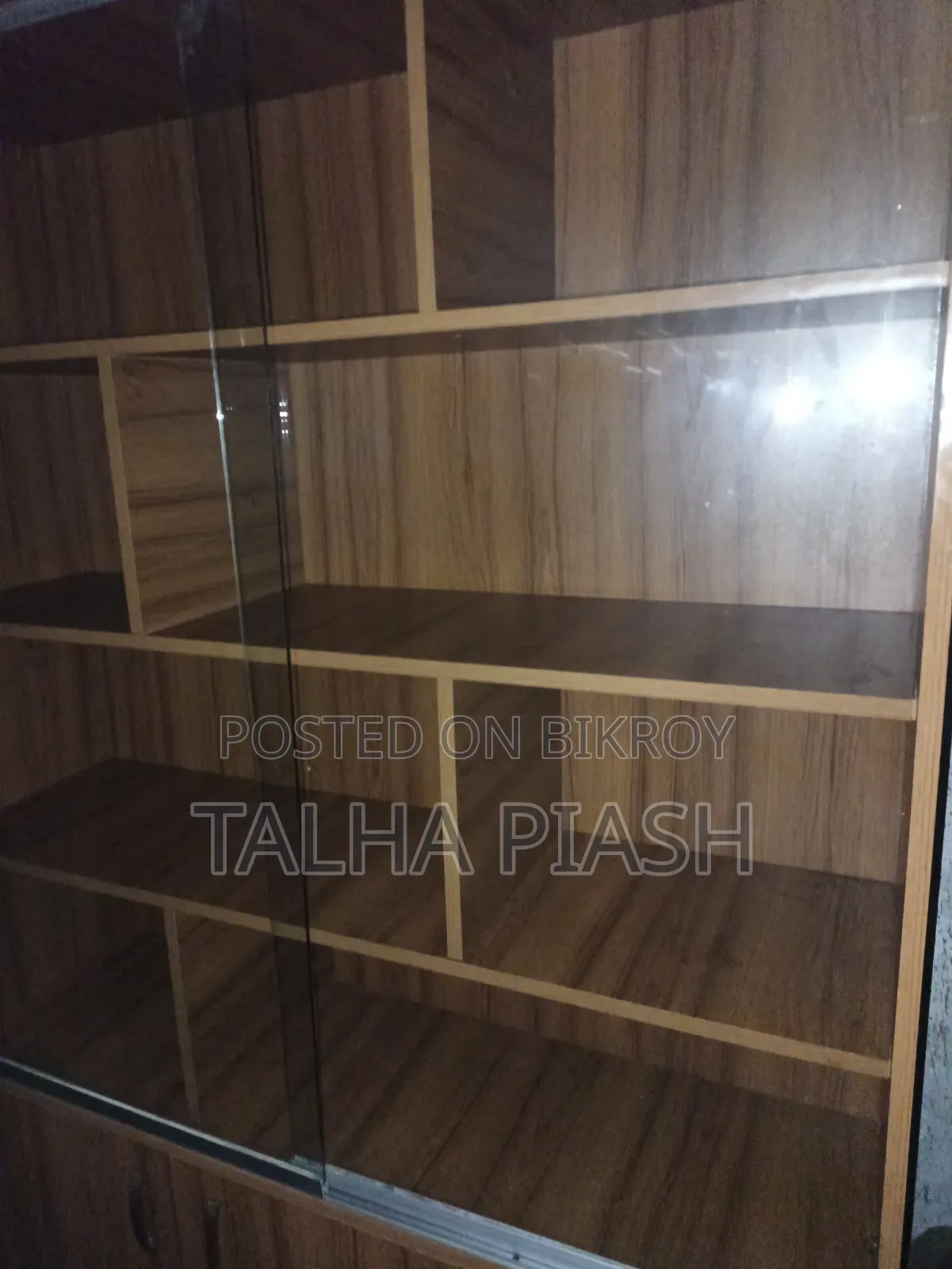 শোকেস। শোকেস।
