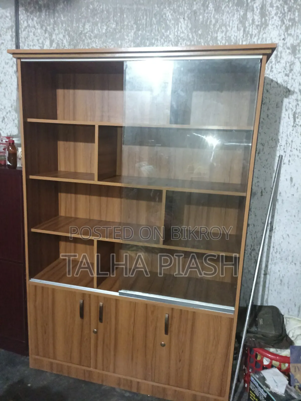 শোকেস। শোকেস।