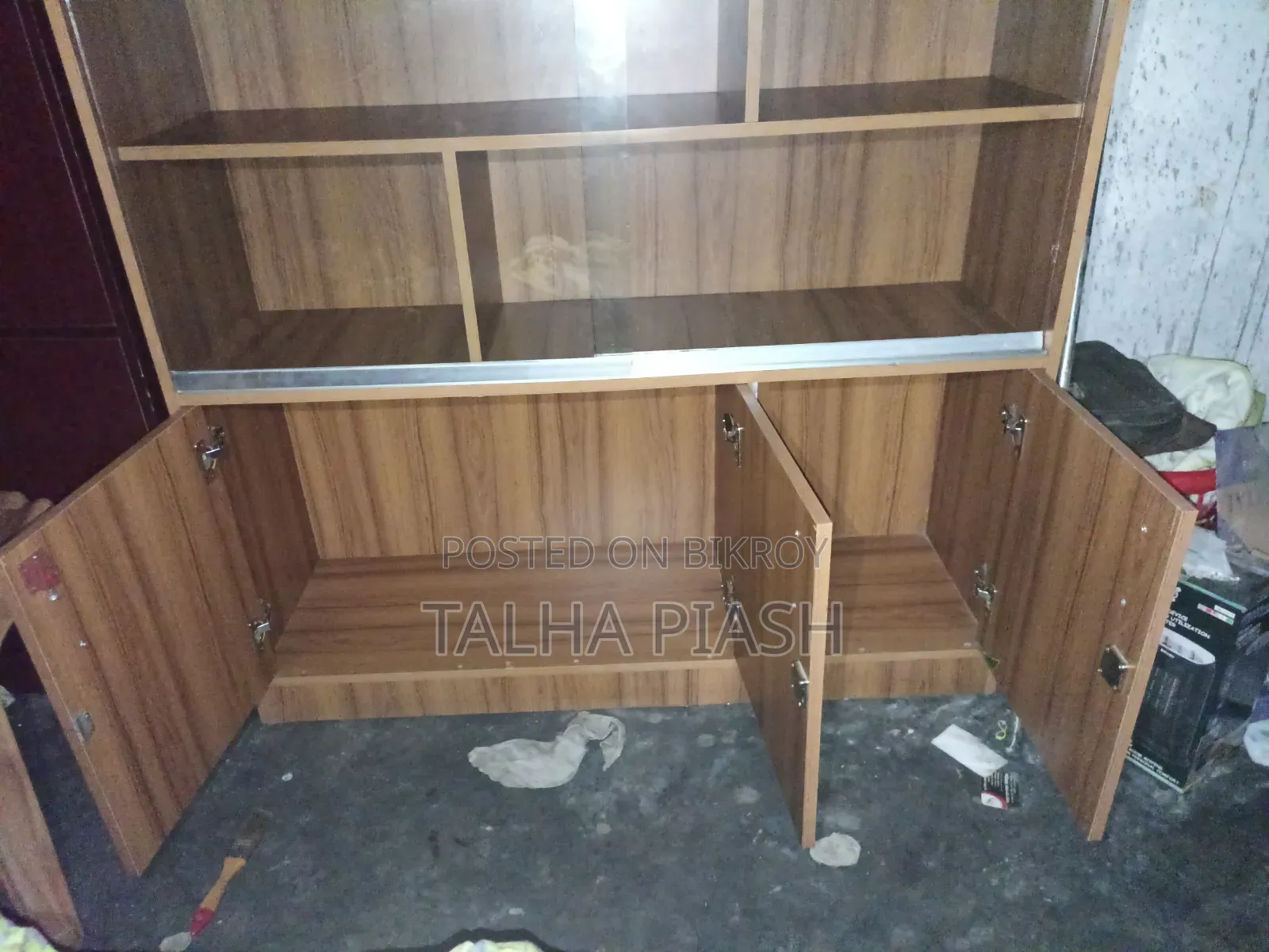 শোকেস। শোকেস।