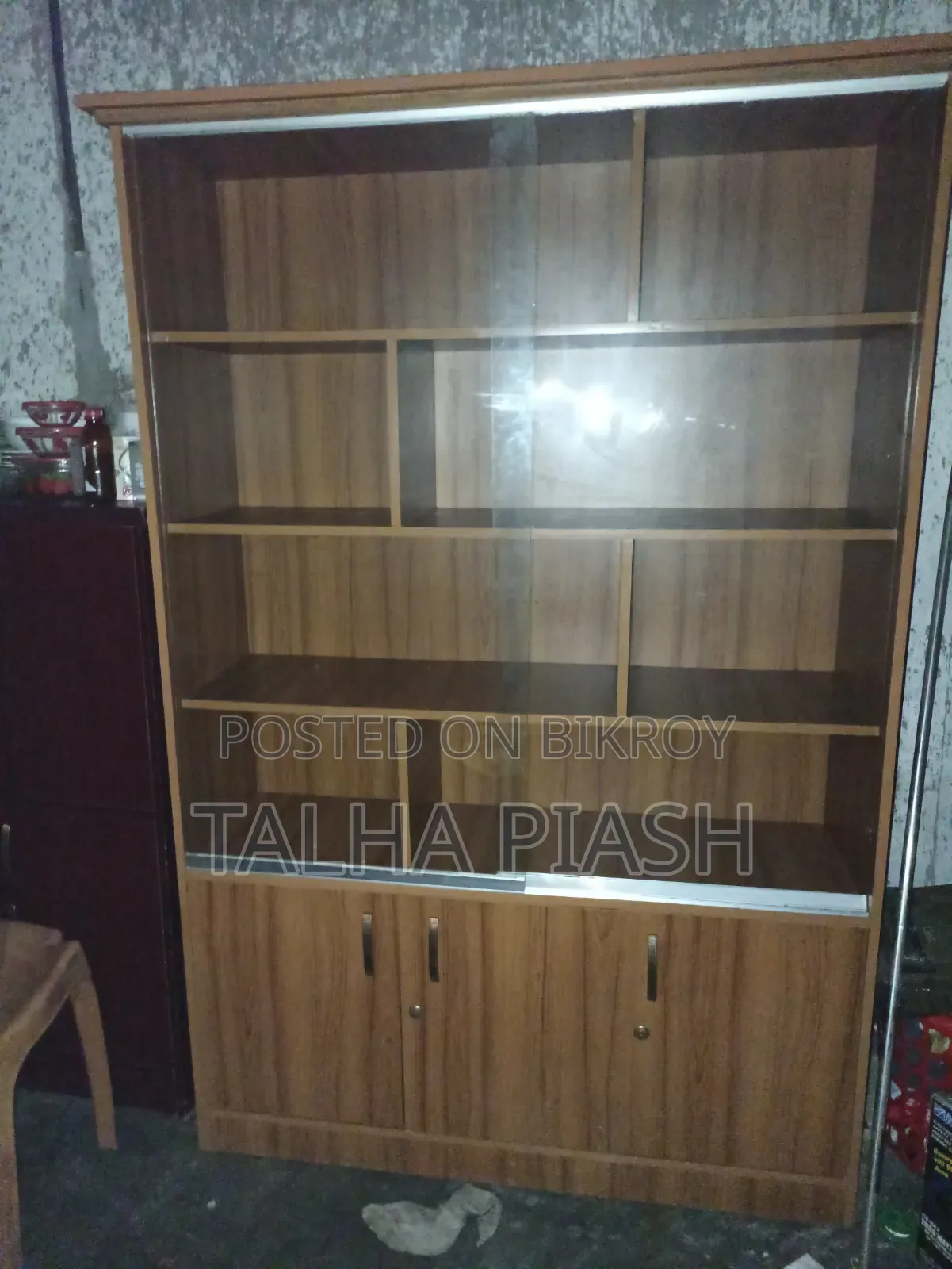 শোকেস। শোকেস।