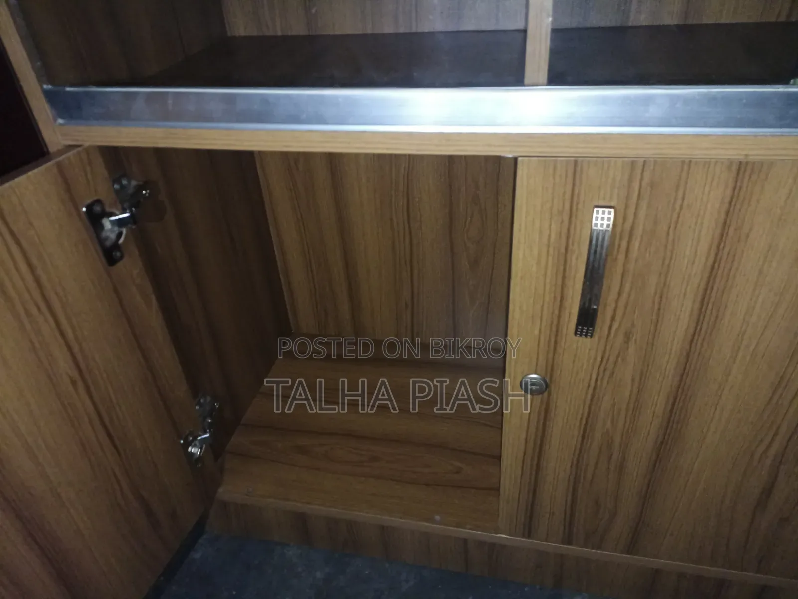 শোকেস। শোকেস।