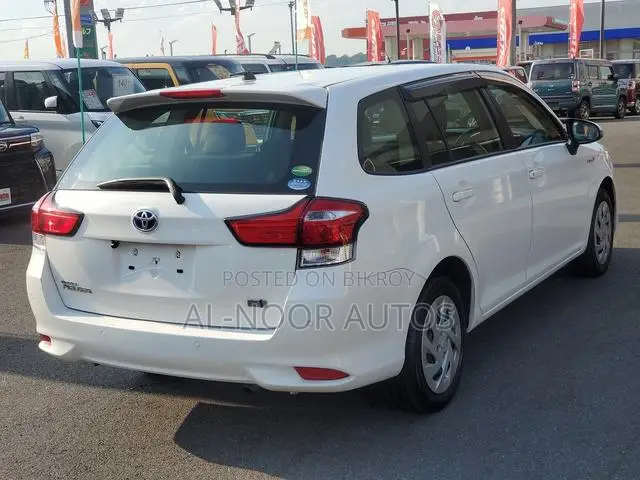 Toyota Corolla Fielder 1.5 Hybrid Front-Wheel Drive 2021 White