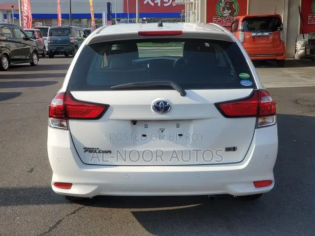 Toyota Corolla Fielder 1.5 Hybrid Front-Wheel Drive 2021 White
