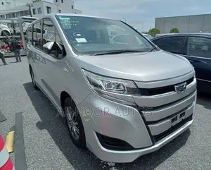 Toyota Noah 1.8 Front-Wheel Drive Hybrid (7 seater) 2021 Silver