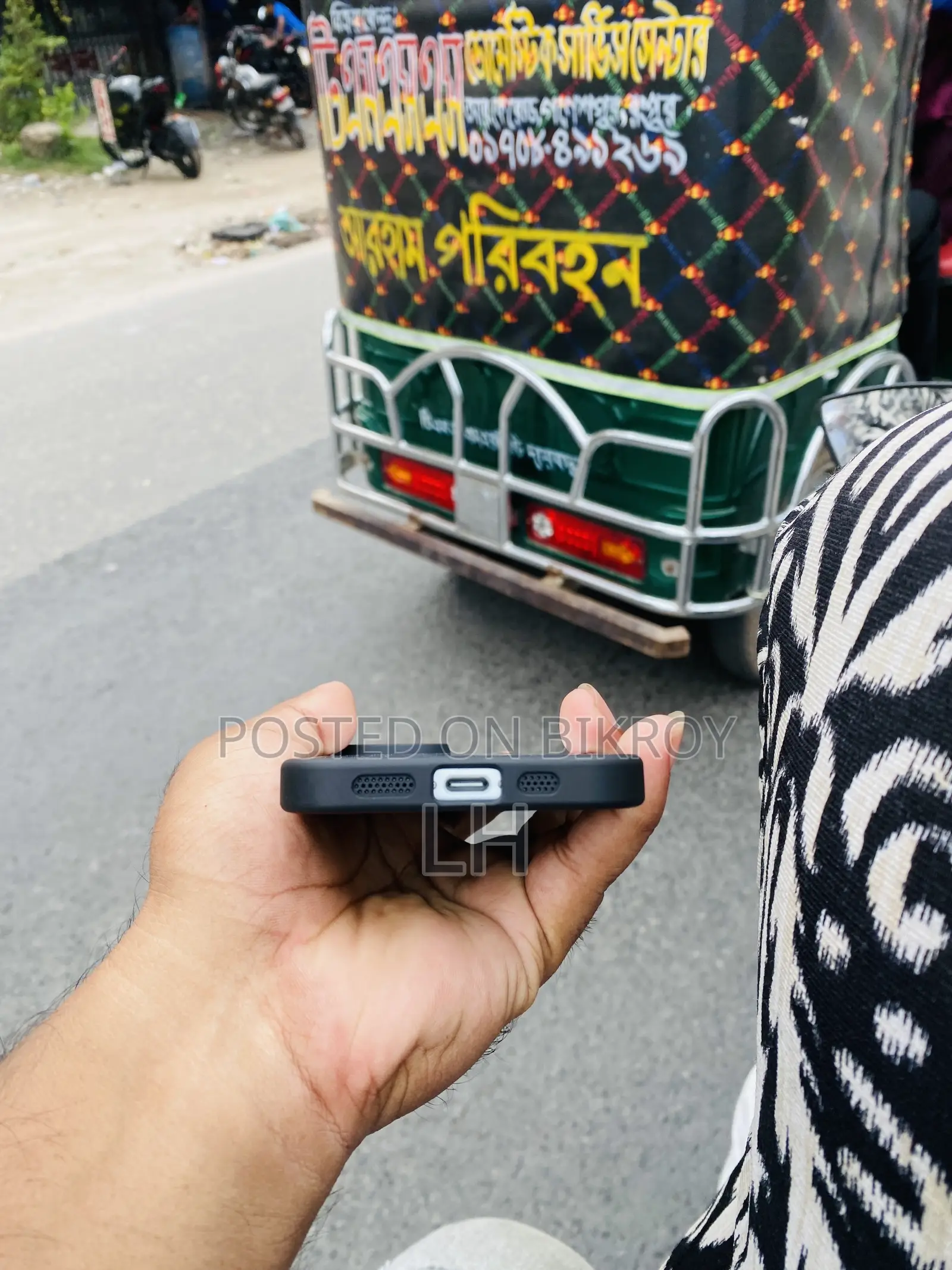 অ্যাপল আইফোন ১৫ ১২৮ জিবি হোয়াইট