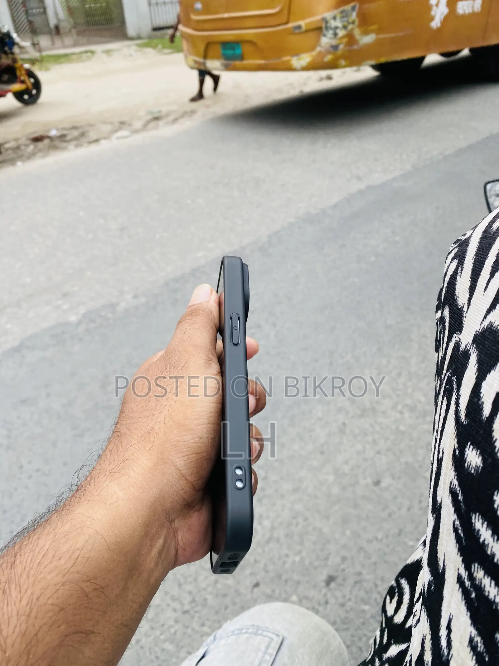 অ্যাপল আইফোন ১৫ ১২৮ জিবি হোয়াইট