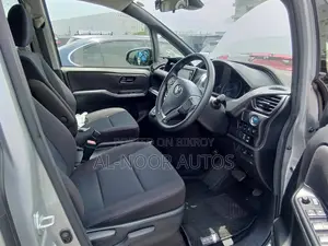 Toyota Noah 1.8 Front-Wheel Drive Hybrid (7 seater) 2021 Silver