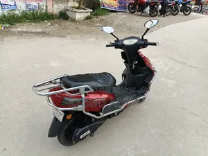 লেক্সমোটো অরা ১২৫ ইউরোপ ৫ ২০২৩ বেইজ