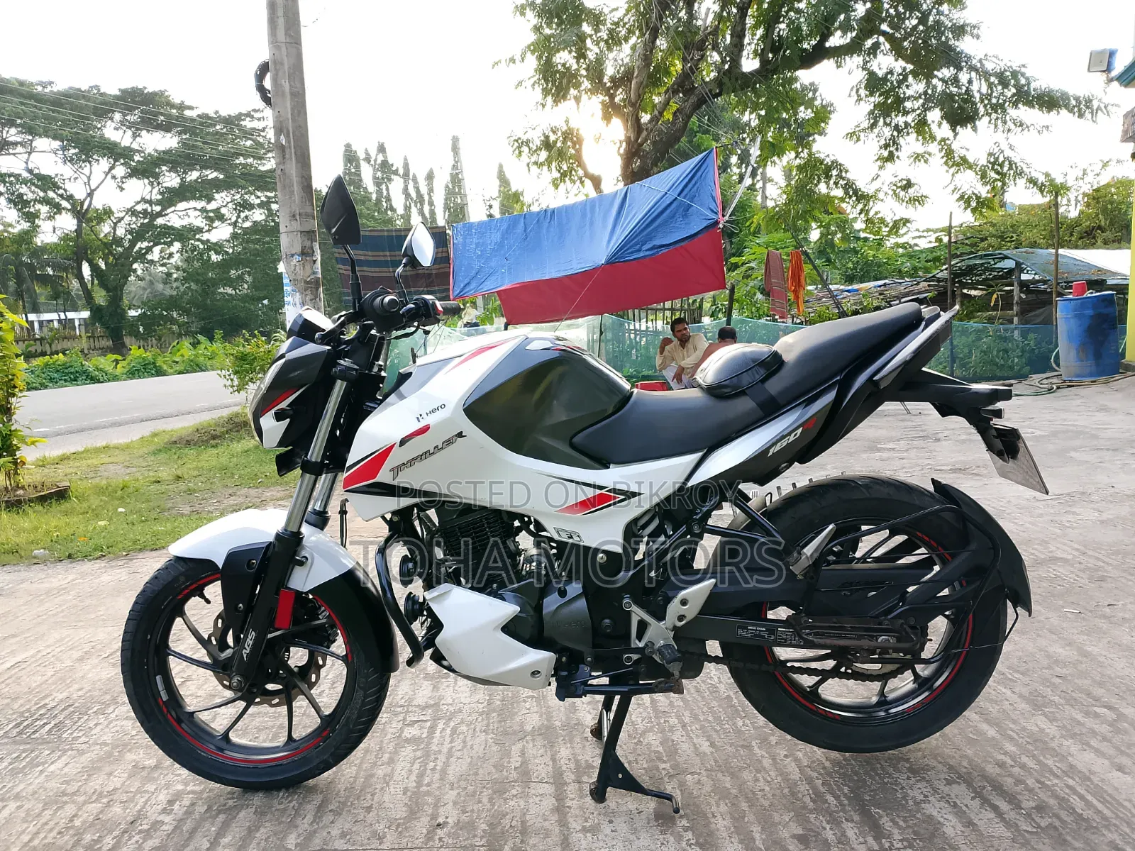 Hero Thriller 160R 2022 White