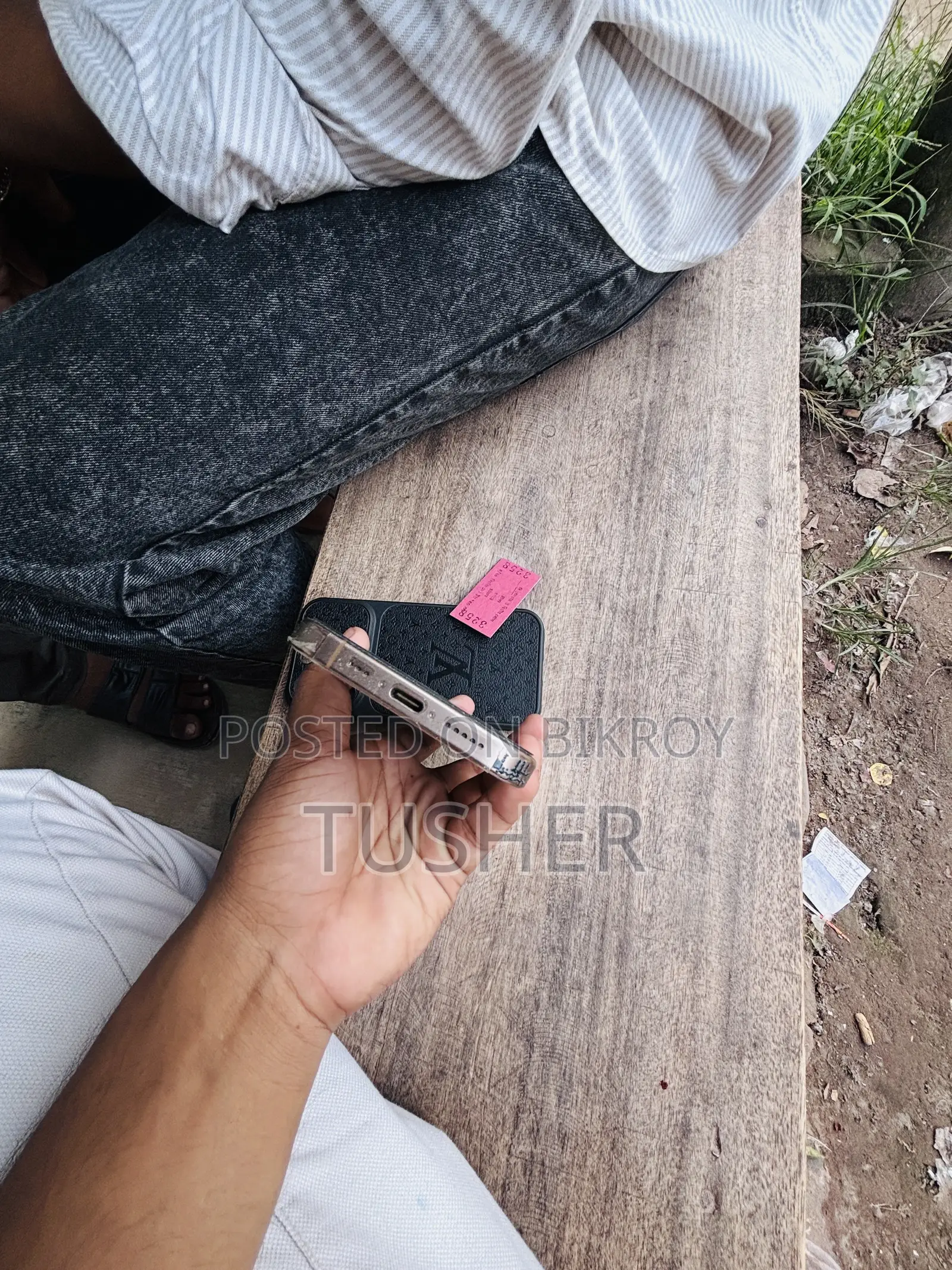 অ্যাপল আইফোন ১৬ প্রো ১২৮ জিবি গোল্ড