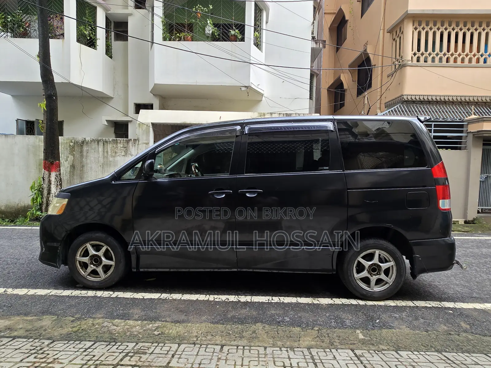 Toyota Noah 2.0 Front-Wheel Drive (8 Seater) 2003 Black