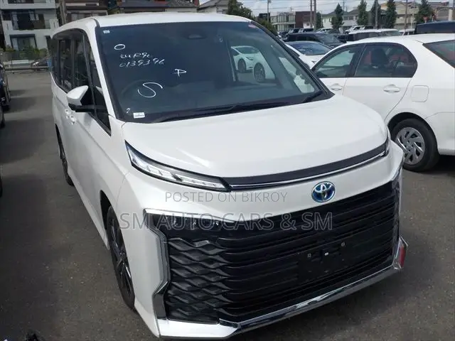 Toyota Voxy 2023 Pearl