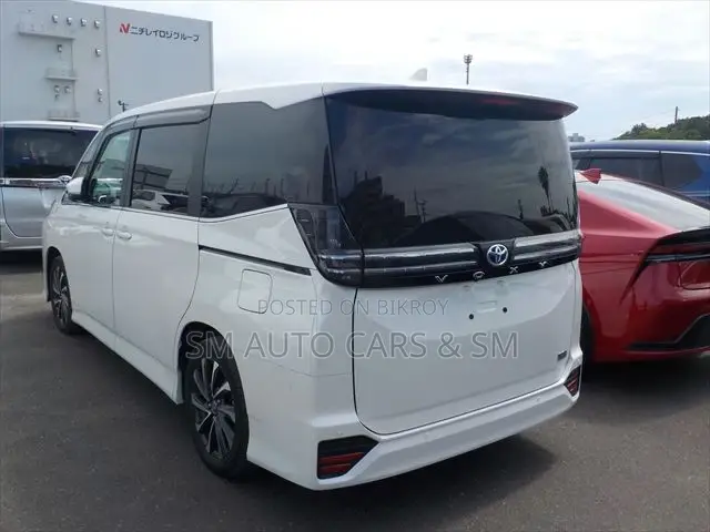 Toyota Voxy 2023 Pearl
