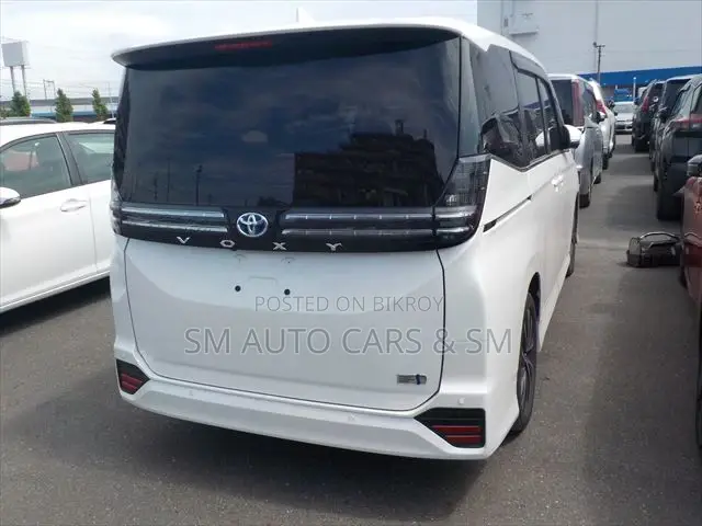 Toyota Voxy 2023 Pearl