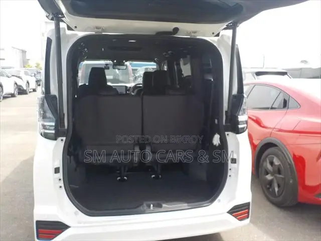 Toyota Voxy 2023 Pearl