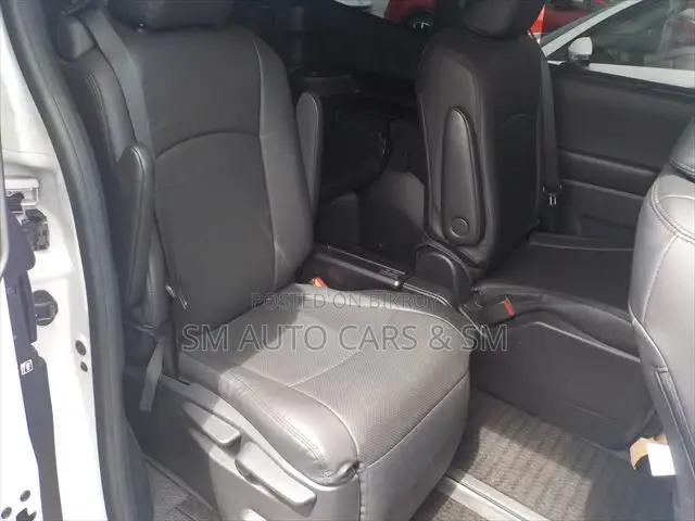 Toyota Voxy 2023 Pearl