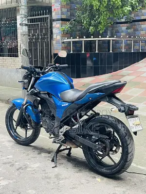 সুজুকি জিক্সার ২০১৭ ব্লু