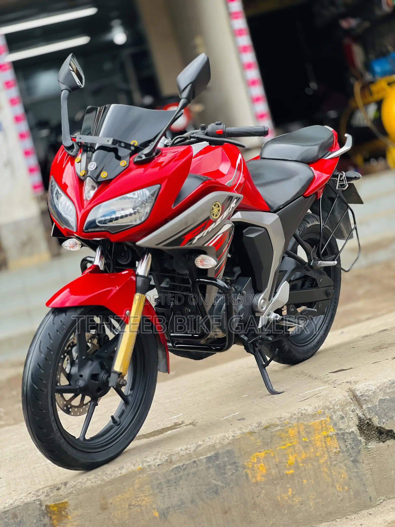 ইয়ামাহা ফেজার এফআই ভি২ ২০১৯ লাল