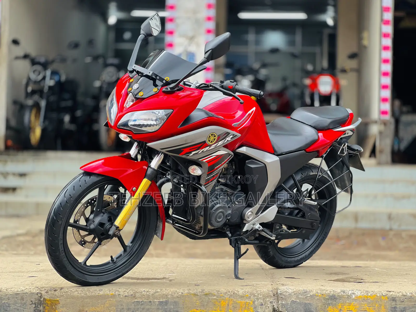 ইয়ামাহা ফেজার এফআই ভি২ ২০১৯ লাল