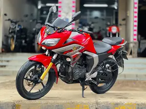 ইয়ামাহা ফেজার এফআই ভি২ ২০১৯ লাল