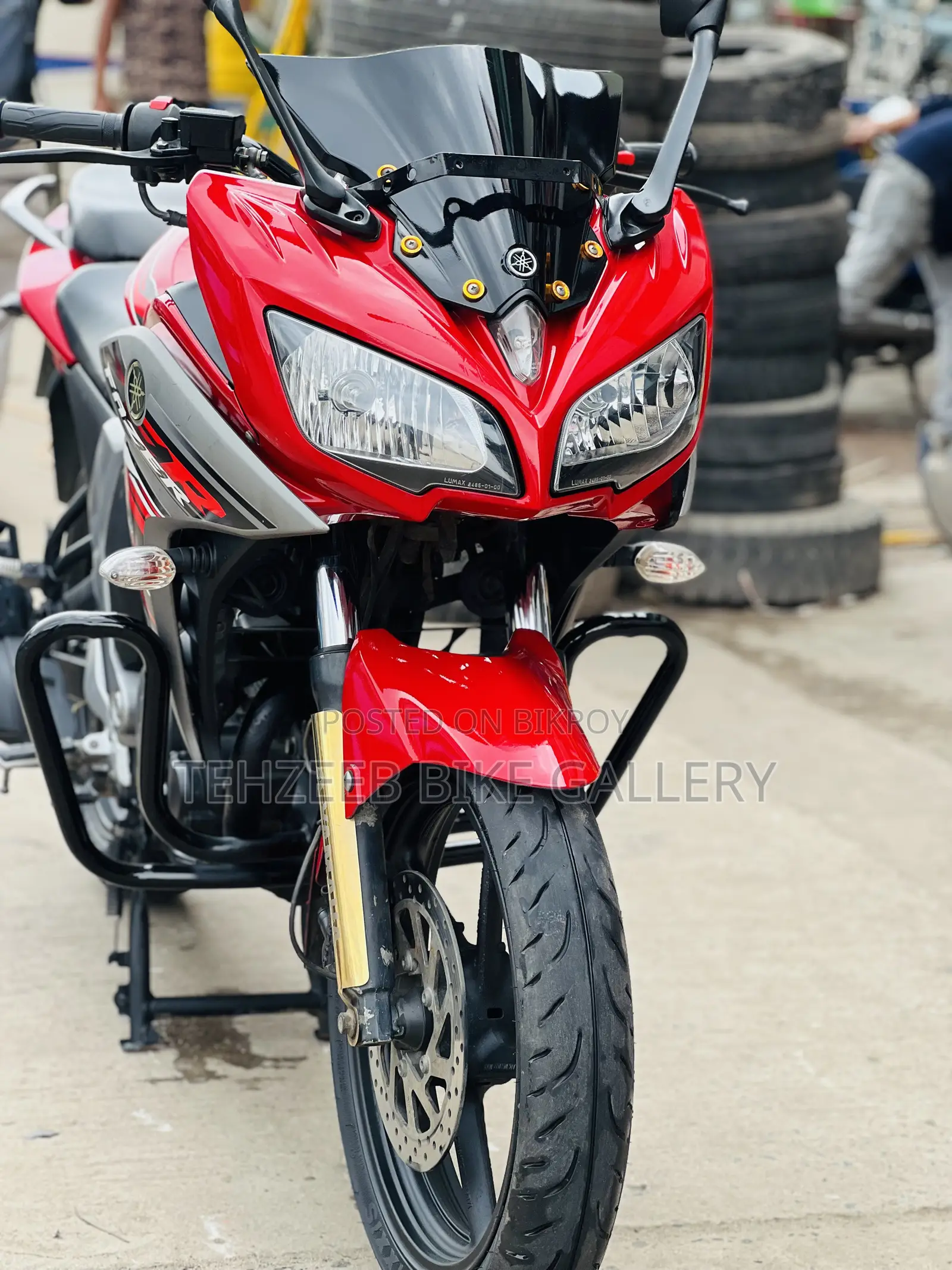 ইয়ামাহা ফেজার এফআই ভি২ ২০১৯ লাল