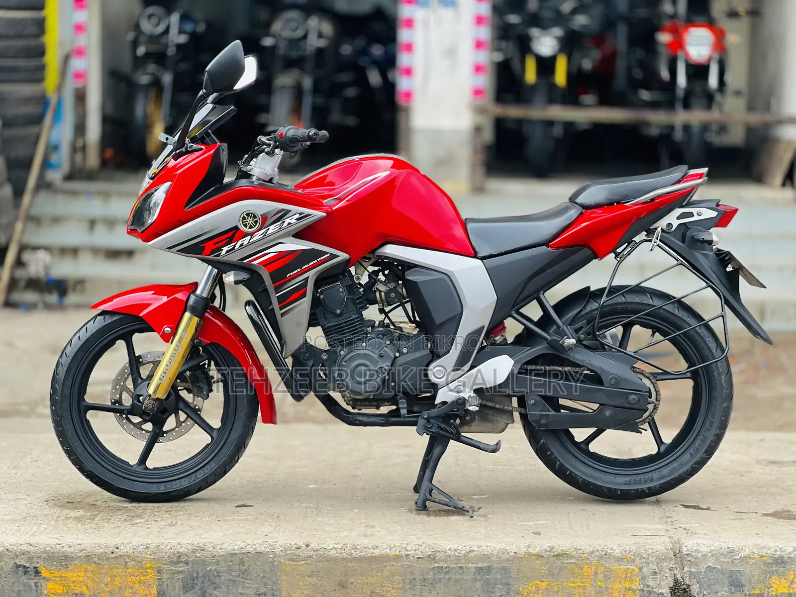 ইয়ামাহা ফেজার এফআই ভি২ ২০১৯ লাল