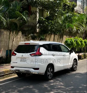 মিতসুবিশি এক্সপ্যান্ডার ক্রস ২০২১ সাদা