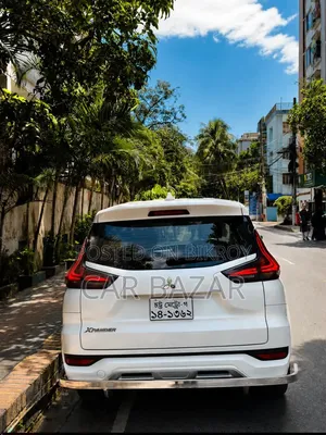 মিতসুবিশি এক্সপ্যান্ডার ক্রস ২০২১ সাদা