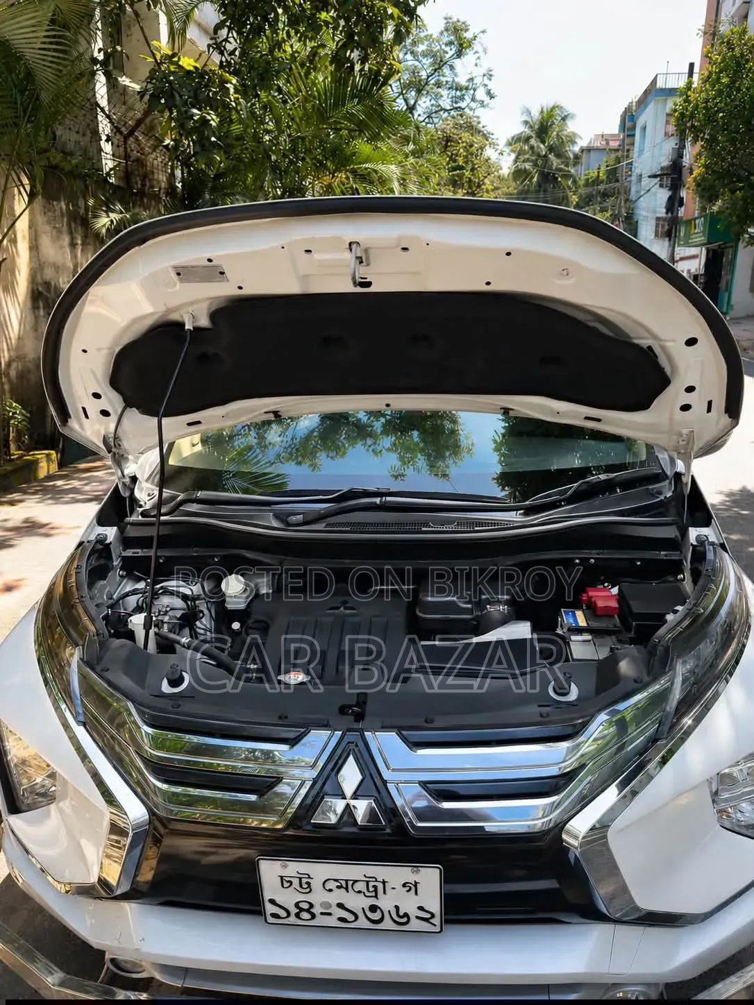 মিতসুবিশি এক্সপ্যান্ডার ক্রস ২০২১ সাদা