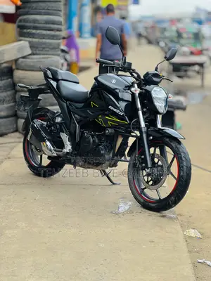 সুজুকি জিক্সার ২০২৪ ব্ল্যাক