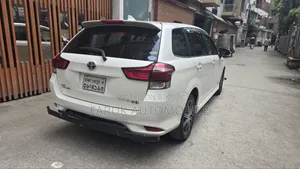 টয়োটা করোল্লা ফিল্ডার ২০১৭ পার্ল
