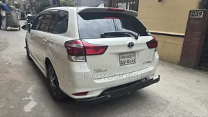 টয়োটা করোল্লা ফিল্ডার ২০১৭ পার্ল