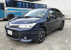 টয়োটা অ্যাক্সিও ২০১৫ ব্লু