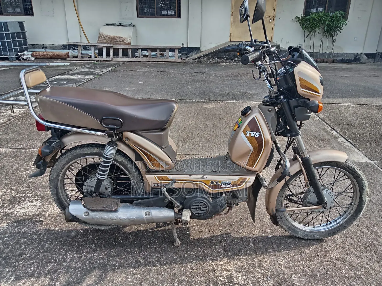 টিভিএস এক্সএল ১০০ কমফোর্ট ২০২৩ ব্রাউন