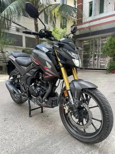 হোন্ডা হরনেট ২.০ ২০২৫ কালো