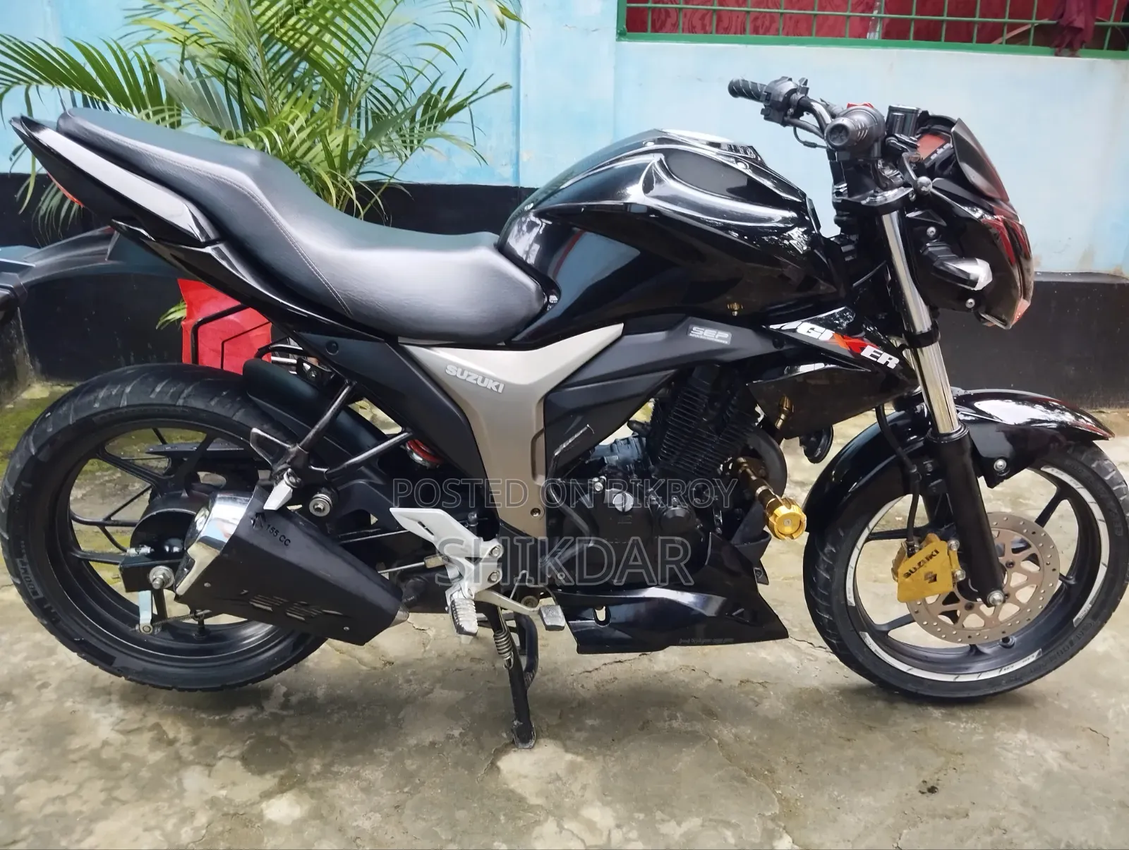 সুজুকি জিক্সার ২০২৩ কালো