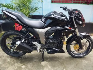 সুজুকি জিক্সার ২০২৩ কালো