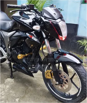 সুজুকি জিক্সার ২০২৩ কালো