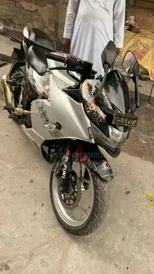 সুজুকি জিক্সার এসএফ ২০২১ গ্রে