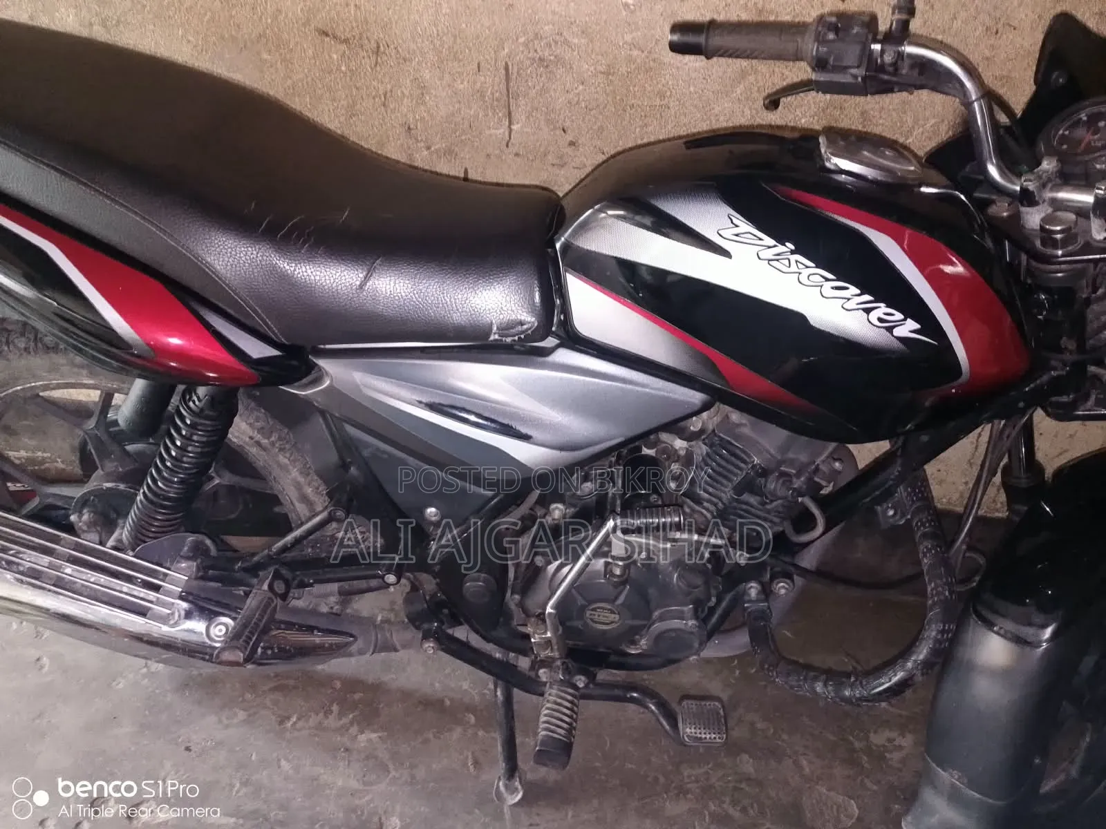 বাজাজ ডিসকভার ১২৫ ২০১৯ ব্ল্যাক